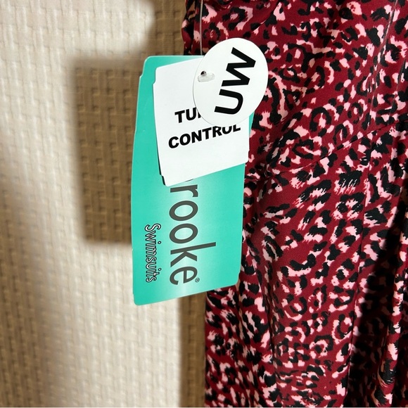 NEW Penbrooke Plus Sz 22W Swimsuit Split Dress One Piece Red Black Tummy Control - Picture 6 of 13